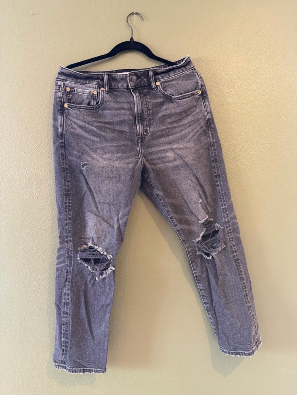 Grey Distressed Boyfriend Jeans — Classic Relaxed Fit